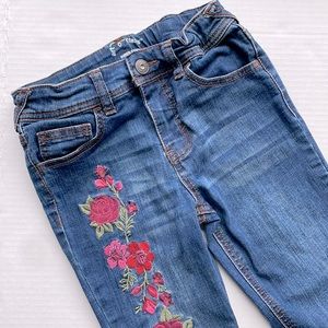 Art Class Embroidered Jeans